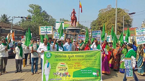 farm laws protect Farmers going to Bangalore belguam marathi news 