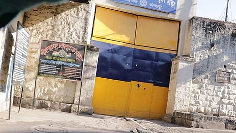 Inmates will move the from Bindu Chowk jail to stop Corona Kolhapur Marathi News