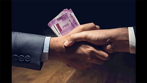 three people arrested for taking bribe in sangli