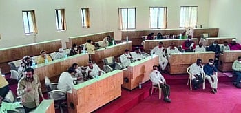 Chalisgaon Municipal Corporation held a meeting on various issues of the city including the minimum wage of municipal workers in Chalisgaon.