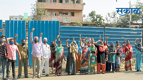 लोकप्रतिनिधींचा भाजी मंडई बांधण्याचा चंग;पण स्थानिकांनी दिला रस्त्यावर उतरण्याचा इशारा