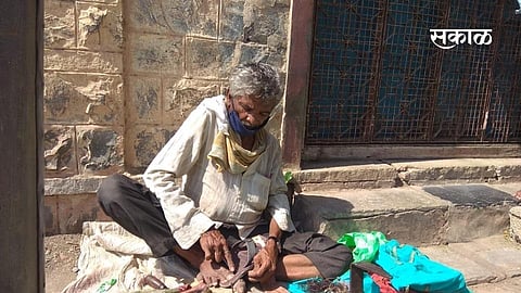 संत रोहिदास चर्मोद्योग महामंडळाचा अजब कारभार; महिलांसह विद्यार्थी त्रस्त 