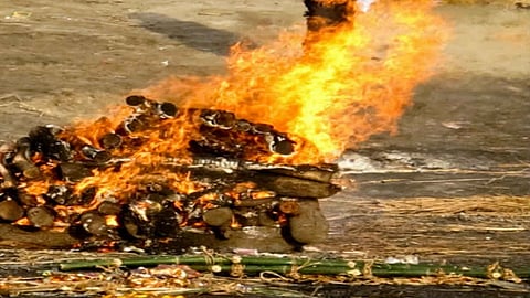 cremation-hindu.jpg