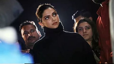 दहा मिनिटांचं मौन आंदोलन आणि दीपिकाचा मास्टरस्ट्रोक... 