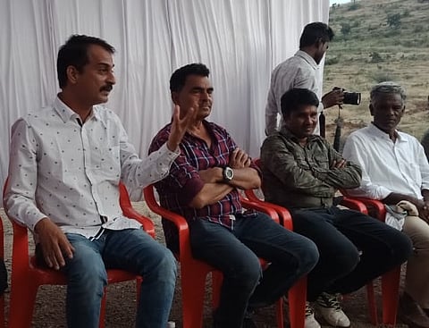 बीड येथील पत्रकार परिषदेत उपस्थित अरविंद जगताप, सयाजी शिंदे.