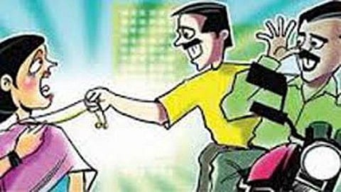 सोनसाखळी चोरांमुळे दिवाळीत महिलांनो सावधान 