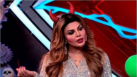 actress rakhi sawant angry on careless people who show a fake covid 19 report at the airport 