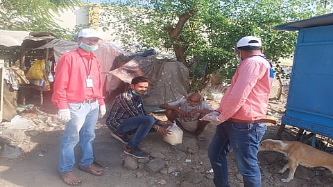 औरंगाबाद : सिन्जेंटा व जन जागृती प्रतिष्ठानतर्फे गरजूंना तांदूळ व तुर दाळ वाटप करण्यात आली. 