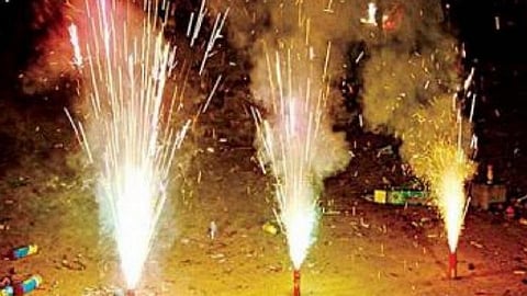दिवाळीत फटाके फोडाल तर तुरुंगात जाल, मुंबईसह राज्यात निर्बंध येण्याची शक्यता