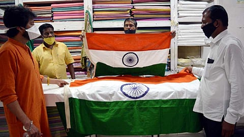 Akola Marathi News  January 26 Paper, plastic national flag Nakoch, action given to Isha