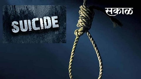 A senior officer from Chhattisgarh committed suicide by hanging himself in a lodge in Nagpur