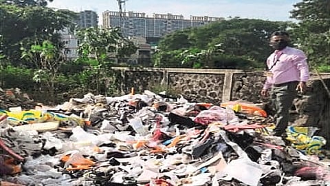 garbage on road.jpg