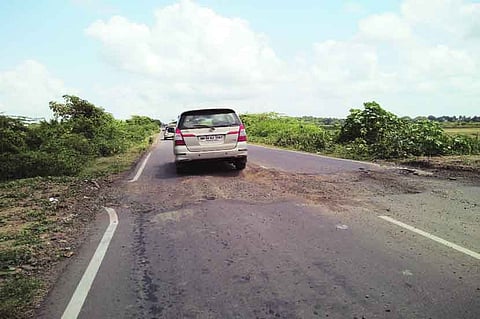 महामार्गाच्या कामात अनेक अडथळे; जिल्हाधिकाऱ्यांनी दखल, आणि दिल्या सुचना