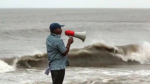 Kokan Rain Update - रत्नागिरी, सिंधुदुर्गला 2 दिवसांचा रेड अलर्ट  