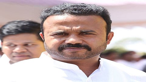 जयकुमार गोरेंच्या मागणीची शिक्षणमंत्र्यांकडून दखल; शिक्षण विभागात खळबळ