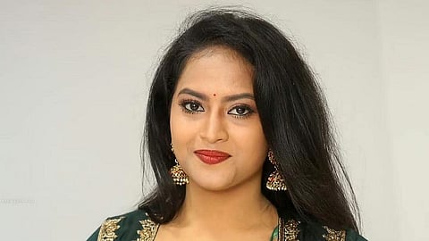 actress sravani 