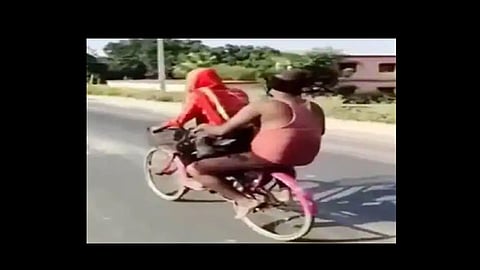 lockdown 15 years old girl and injured father travelled on bicycle bihar