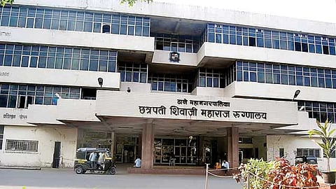 इथं रुग्णालयंच बनलंय 'कोरोनाचा हॉटस्पॉट'; कर्मचाऱ्यांवरील अतिरिक्त ताणाचा परिणाम
