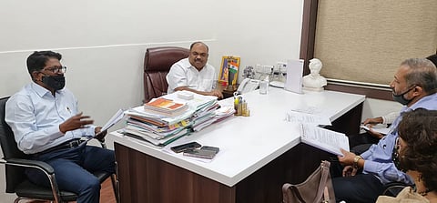 kamgar sena charcha.jpg