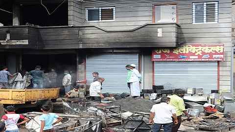 morning on 5pm fire in bazar 15 lakh good damage in this fire in kolhapur senapati kapashi