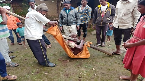  leopard attacks the old man nashik marathi news