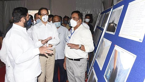 पुणे-मुंबई द्रुतगती मार्गावरील 'मिसिंग लिंक'ची मुख्यमंत्र्यांकडून पाहणी