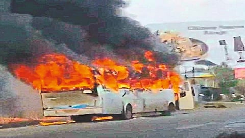 luxary bus fire 123.jpg