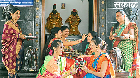 festival of Makar Sankranti is celebrated in a traditional manner