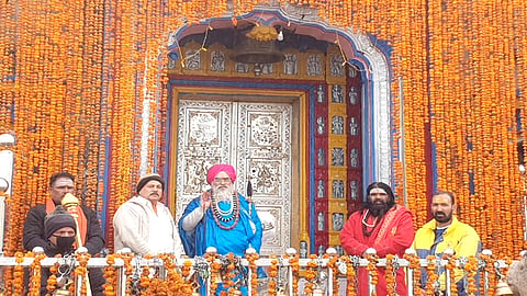 केदारनाथ येथे भीमाशंकरलिंग शिवाचार्य महास्वामी यांनी विधिवत पूजा केली.