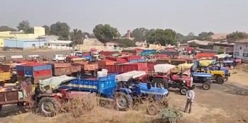 नंदुरबार बाजार समितीत हमाल मापाडींचे काम बंद आंदोलन 