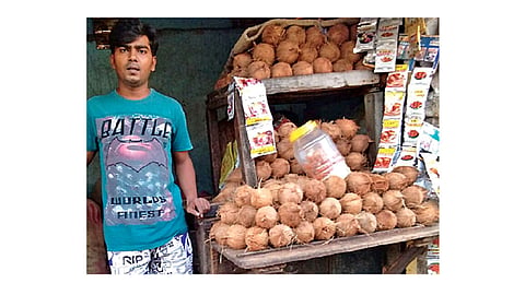 नारळविक्रेता बनला निर्माता!