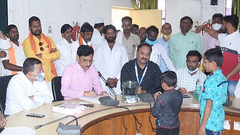 नांदेड - नांदेड तालुक्यातील सरपंचपदाच्या आरक्षणाची सोडत बचत भवन येथे मंगळवारी काढण्यात आली. 