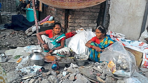 ना डोक्‍यावर छत, ना पुरेसे कपडे