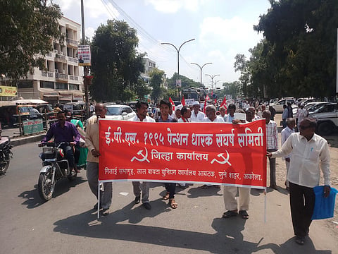 Pensioners' agitation against Modi government akola marathi news