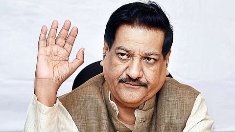 बोट मोडून काही सरकार बदलत नाही : पृथ्वीराज चव्हाण