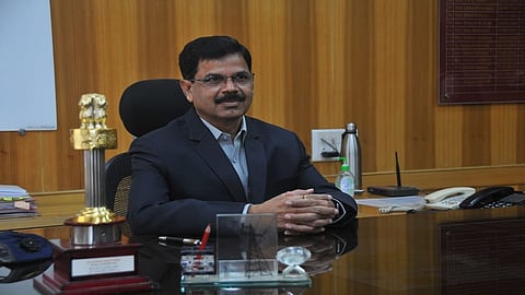 radhakrushn game accepted charge as divisional commissioner nashik maarathi news