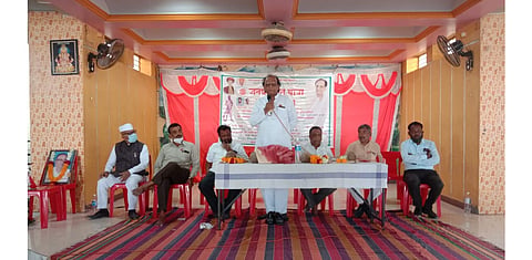 शेतकरी संघटना कमकुवत करण्यासाठी शेट्टींना खासदार तर खोतांना मंत्री केले : रघुनाथ पाटील