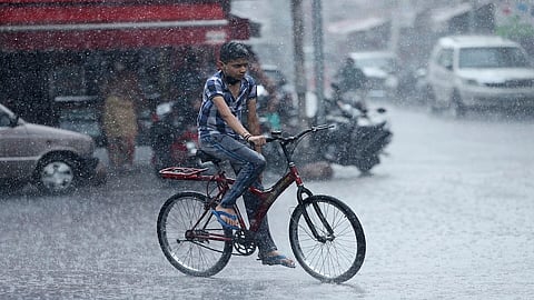 आणखी किती दिवस थंडीत पडणार पाऊस ? हवामान खात्याने दिलं उत्तर
