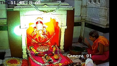 Online live ganpatipule ganpati darshan by Devasthan see link this