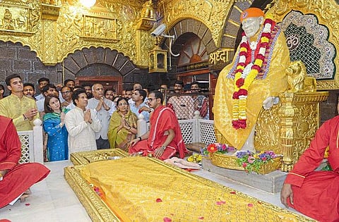 Sachin Tendulkar took a Sai Darshan ahmednagar news