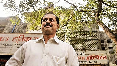 अँटिलीया स्फोटके प्रकरण : प्रचंड चर्चेतील 'एन्काऊंटर स्पेशालिस्ट' सचिन वाझे कोण आहेत ?