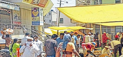 Corona Virus: The market in Sangamner is not closed