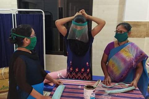 चातगाव : आरोग्य कर्मचाऱ्यांना माहिती देताना डॉ. राणी बंग.