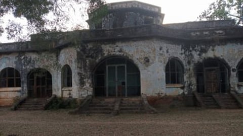 School from British era are in bad condition in Gadchiroli 