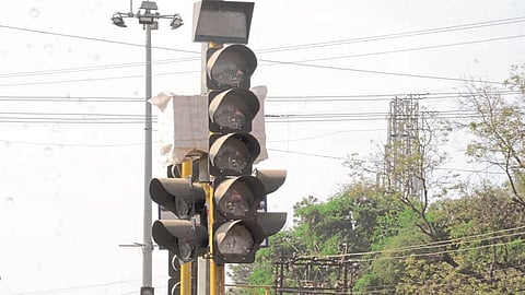 The newly installed signal at Miraj Mission Chowk is off