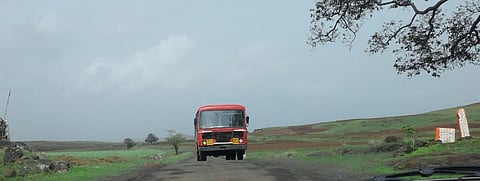 साक्री-राईनपाडा एसटी बस.