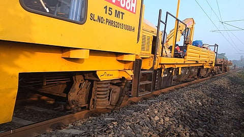 kokan railway transportation stop from today morning by minor accident inkhed ratnagiri