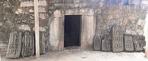  Here are the silent witnesses of 800 years of history