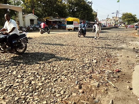 Akola News: The capital city of Wakataka washim has become a city of potholes