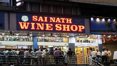 मद्यपी म्हणतायत अरेरे, हे काय... कारण राज्यात दारू विक्रीला परवानगी मिळणार नाही